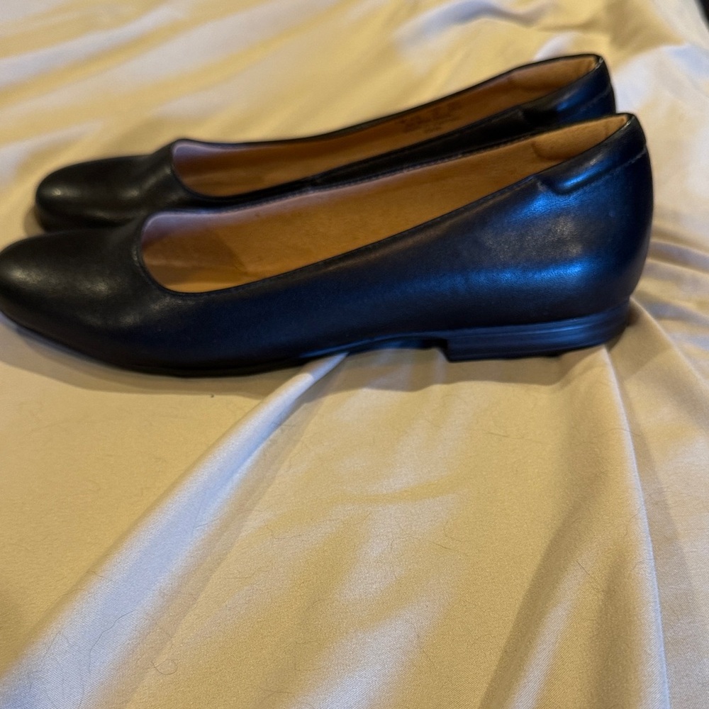 Elegant Black Leather Flats